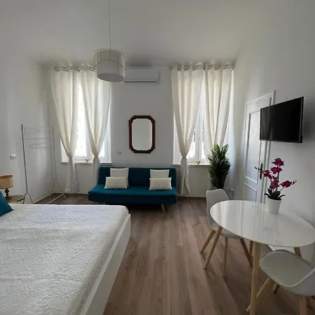 アパート Fior Di Loto - Antonelli